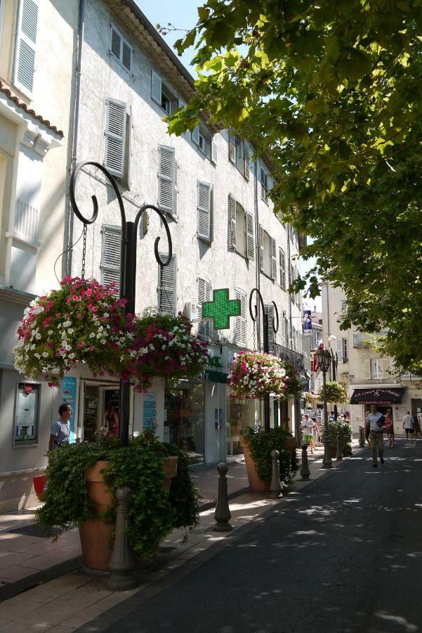 Vieille Ville 2 - La Petite Maison A Safranier, 2 Bedrooms, Max 4 Adults And 2 Kids Αντίμπ Εξωτερικό φωτογραφία